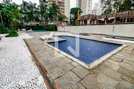 Apartamento à venda com 211m², 4 quartos e 3 vagas Apartamento à venda com 211m², 4 quartos e 3 vagasÁrea comum - Piscina