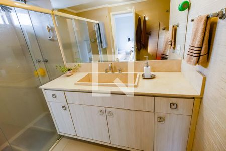 Apartamento à venda com 211m², 4 quartos e 3 vagas Apartamento à venda com 211m², 4 quartos e 3 vagasBanheiro da Suíte 2