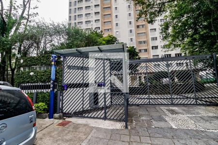 Apartamento à venda com 211m², 4 quartos e 3 vagas Apartamento à venda com 211m², 4 quartos e 3 vagasFachada e portaria