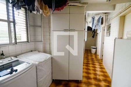 Apartamento à venda com 211m², 4 quartos e 3 vagas Apartamento à venda com 211m², 4 quartos e 3 vagasDetalhe da area de serviço