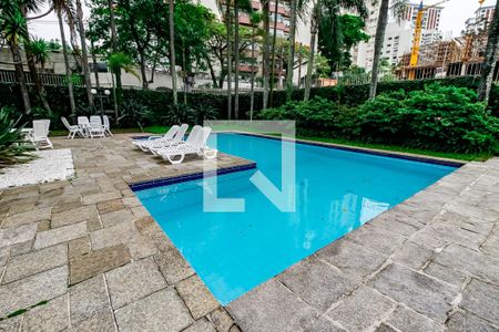 Apartamento à venda com 211m², 4 quartos e 3 vagas Apartamento à venda com 211m², 4 quartos e 3 vagasÁrea comum - Piscina