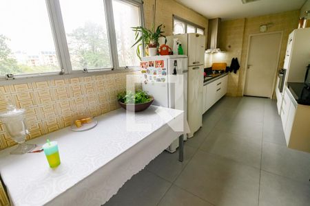 Apartamento à venda com 211m², 4 quartos e 3 vagas Apartamento à venda com 211m², 4 quartos e 3 vagasCozinha - Armários