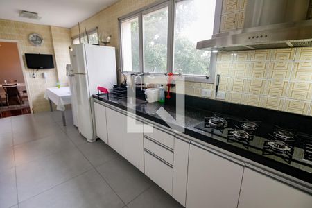 Apartamento à venda com 211m², 4 quartos e 3 vagas Apartamento à venda com 211m², 4 quartos e 3 vagasCozinha - Armários