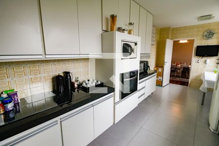 Apartamento à venda com 211m², 4 quartos e 3 vagas Apartamento à venda com 211m², 4 quartos e 3 vagasCozinha - Armários