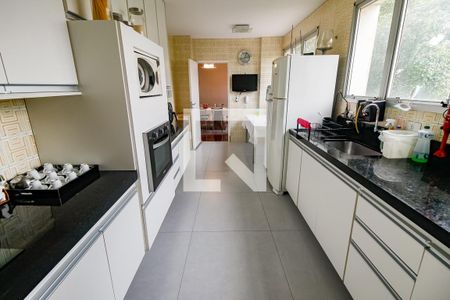Apartamento à venda com 211m², 4 quartos e 3 vagas Apartamento à venda com 211m², 4 quartos e 3 vagasCozinha - Armários