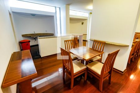 Apartamento à venda com 211m², 4 quartos e 3 vagas Apartamento à venda com 211m², 4 quartos e 3 vagasÁrea comum - Salão de festas