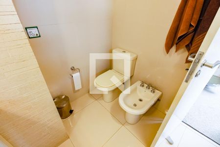 Apartamento à venda com 211m², 4 quartos e 3 vagas Apartamento à venda com 211m², 4 quartos e 3 vagasBanheiro da Suíte 2