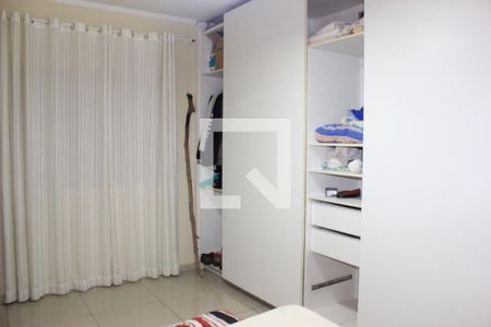 Suíte de casa à venda com 5 quartos, 400m² em Vila Galvão, Guarulhos