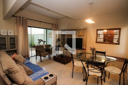 Sala de casa de condomínio à venda com 4 quartos, 195m² em Camaquã, Porto Alegre