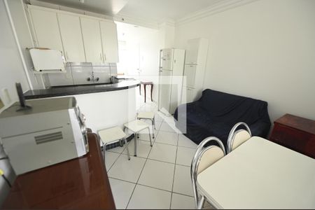 Sala/Cozinha  de apartamento para alugar com 1 quarto, 34m² em Setor Central, Goiânia