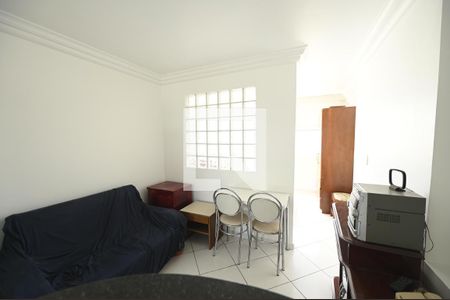 Sala/Cozinha  de apartamento para alugar com 1 quarto, 34m² em Setor Central, Goiânia