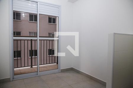 Sala de kitnet/studio para alugar com 1 quarto, 27m² em Jardim Caravelas, São Paulo