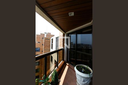 Varanda de apartamento para alugar com 3 quartos, 230m² em Vila Suzana, São Paulo