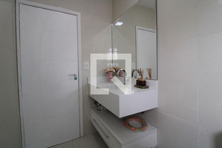 Banheiro da suíte de casa de condomínio à venda com 2 quartos, 104m² em Pedreira, São Paulo