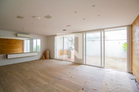 Sala de casa de condomínio à venda com 4 quartos, 400m² em Campo Belo, São Paulo