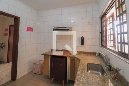 Casa à venda com 190m², 4 quartos e 2 vagas Casa à venda com 190m², 4 quartos e 2 vagasCasa 2