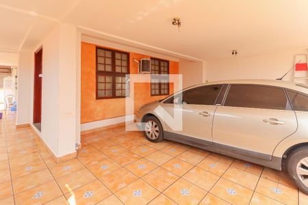Casa à venda com 190m², 4 quartos e 2 vagas Casa à venda com 190m², 4 quartos e 2 vagasGaragem