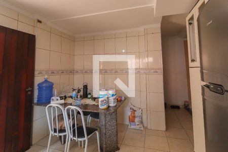Casa à venda com 190m², 4 quartos e 2 vagas Casa à venda com 190m², 4 quartos e 2 vagasCozinha