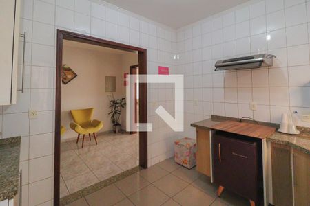 Casa à venda com 190m², 4 quartos e 2 vagas Casa à venda com 190m², 4 quartos e 2 vagasCasa 2