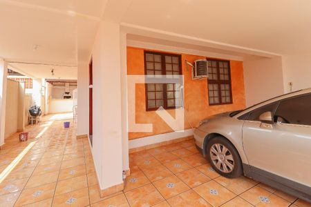Casa à venda com 190m², 4 quartos e 2 vagas Casa à venda com 190m², 4 quartos e 2 vagasGaragem