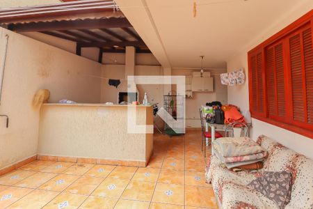 Casa à venda com 190m², 4 quartos e 2 vagas Casa à venda com 190m², 4 quartos e 2 vagasQuintal