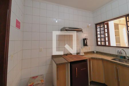Casa à venda com 190m², 4 quartos e 2 vagas Casa à venda com 190m², 4 quartos e 2 vagasCasa 2