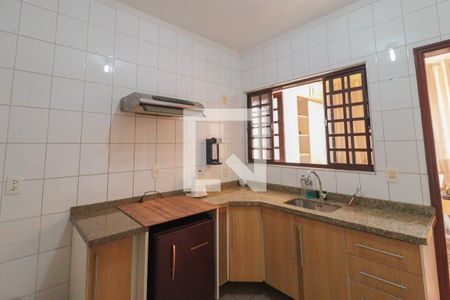 Casa à venda com 190m², 4 quartos e 2 vagas Casa à venda com 190m², 4 quartos e 2 vagasCasa 2