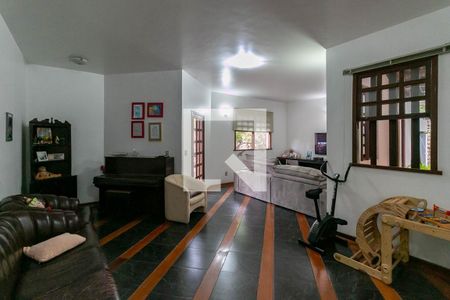 Sala de casa à venda com 3 quartos, 530m² em Santa Lúcia, Belo Horizonte