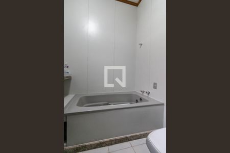 Banheiro de casa à venda com 3 quartos, 530m² em Santa Lúcia, Belo Horizonte