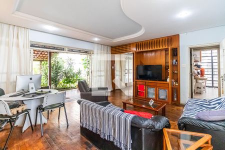 Sala de casa à venda com 3 quartos, 231m² em Sagrada Família, Belo Horizonte