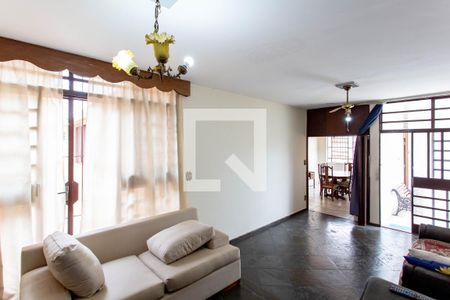 Sala de casa à venda com 3 quartos, 270m² em São Luiz, Belo Horizonte