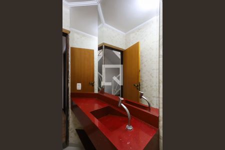 Lavabo de casa à venda com 3 quartos, 180m² em Vila Romero, São Paulo