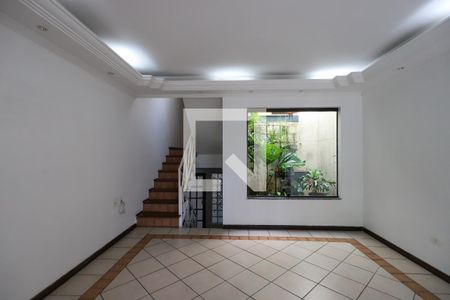 Sala de casa à venda com 3 quartos, 180m² em Vila Romero, São Paulo