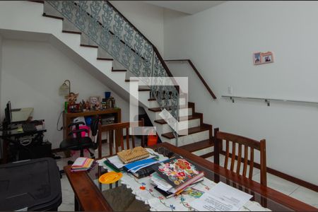 Sala de casa de condomínio para alugar com 4 quartos, 360m² em Vargem Pequena, Rio de Janeiro