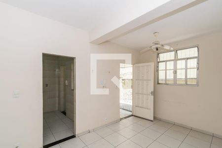 Sala de casa à venda com 2 quartos, 110m² em Brás de Pina, Rio de Janeiro