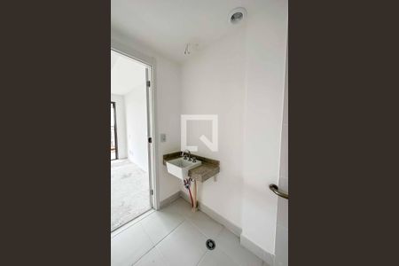 Banheiro de apartamento à venda com 1 quarto, 28m² em Parada Inglesa, São Paulo