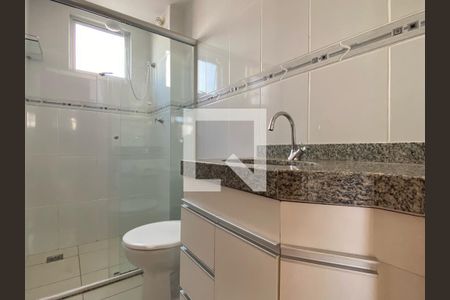 Banheiro de apartamento à venda com 3 quartos, 64m² em Heliópolis, Belo Horizonte