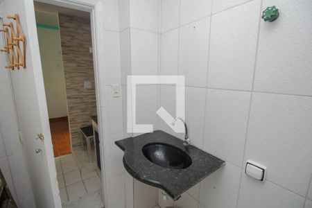 Banheiro de kitnet/studio para alugar com 1 quarto, 20m² em Santa Teresa, Rio de Janeiro