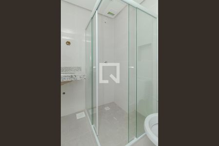 Banheiro de kitnet/studio para alugar com 0 quarto, 24m² em São Geraldo, Porto Alegre