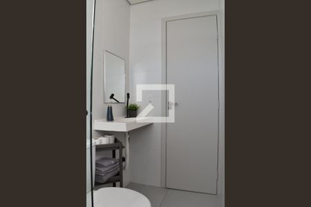 Banheiro de kitnet/studio para alugar com 1 quarto, 32m² em Tingui, Curitiba