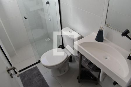 Banheiro de kitnet/studio para alugar com 1 quarto, 32m² em Tingui, Curitiba