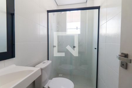 Banheiro Social de kitnet/studio para alugar com 1 quarto, 32m² em Tingui, Curitiba