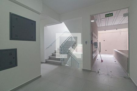 Hall de entrada de kitnet/studio para alugar com 1 quarto, 24m² em Tingui, Curitiba