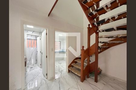 Escadas de casa para alugar com 3 quartos, 179m² em Santo Amaro, São Paulo