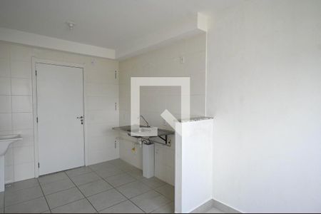 Sala/Cozinha de apartamento para alugar com 2 quartos, 32m² em Parque Fongaro, São Paulo