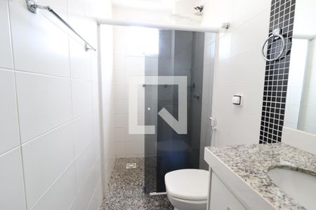 Banheiro da Suíte de apartamento para alugar com 3 quartos, 110m² em Umuarama, Uberlândia