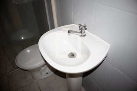 Banheiro de casa para alugar com 1 quarto, 27m² em Vila Leonor, São Paulo
