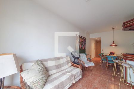 Sala 1 de apartamento para alugar com 3 quartos, 70m² em Jardim Las Palmas, Guarujá