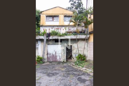Casa à venda com 130m², 2 quartos e 1 vaga Casa à venda com 130m², 2 quartos e 1 vagaFachada