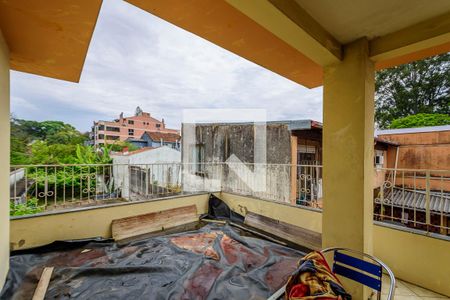 Sacada de casa à venda com 5 quartos, 200m² em Teresópolis, Porto Alegre